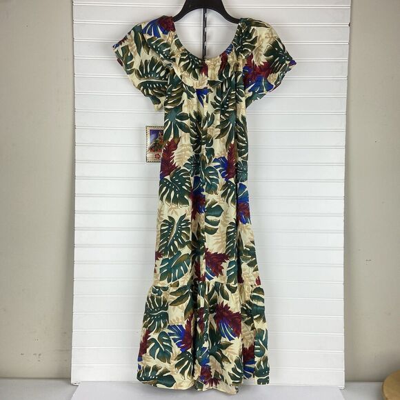 NWT Hilo Hattie Dress Hawaiian Size Small Scoop Neck Floral Monstera Muumuu - Picture 2 of 9